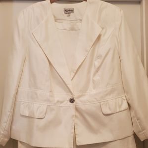 Beautiful 2-pc Skirt Suit